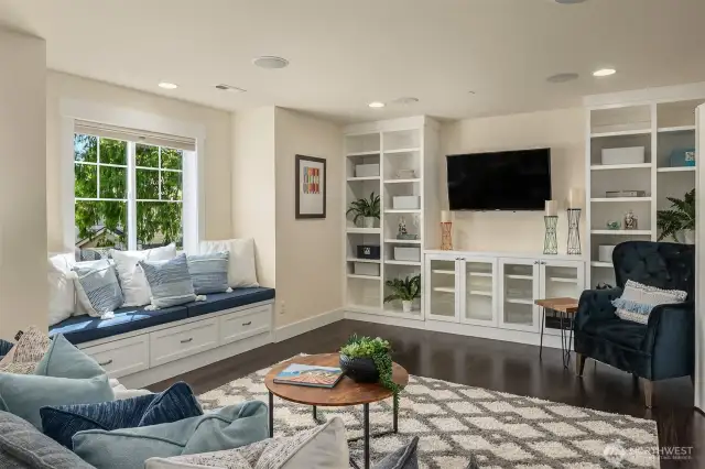 Media / WFH / Creative Space