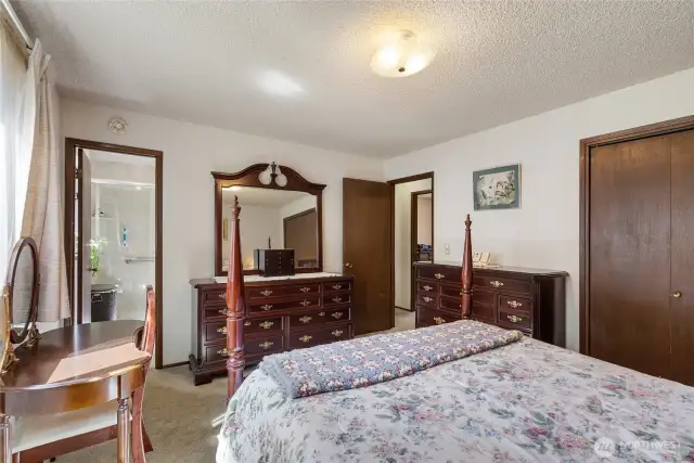 Your primary bed has its own bathroom access door- just steps away