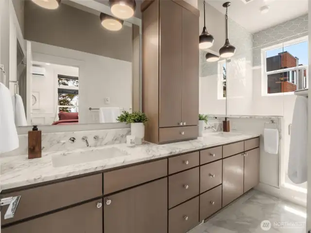 Primary suite 3/4 bath