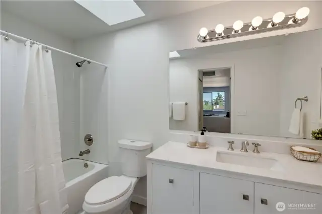 Fully remodeled primary en-suite! New vanity, shower, toilet & fixtures