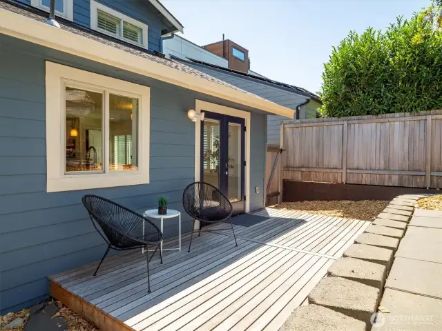 Lower patio has gas hook-up for grill