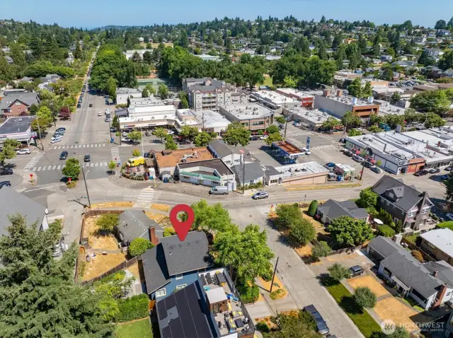 Home is less than a minute to Magnolia Village shopping & restaurants!