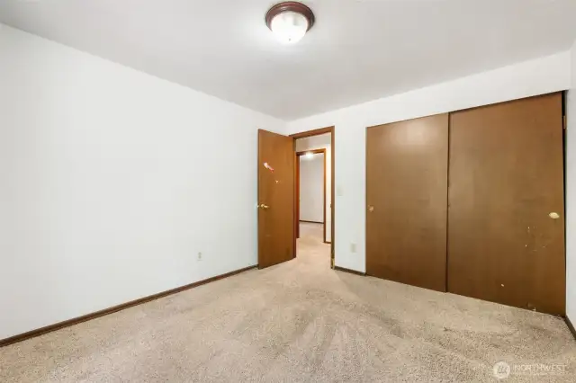 Closet in bedroom 1
