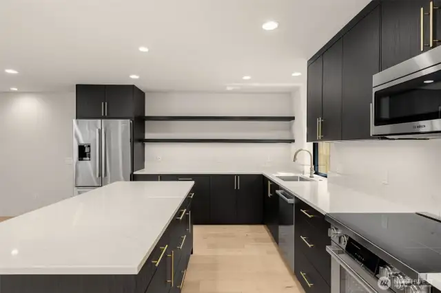ADU fully equipped kitchen with SS apple