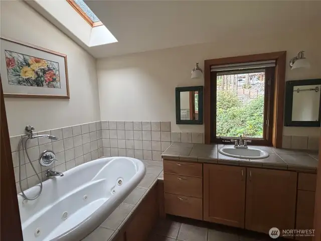 Freshly painted! Deep soaking tub with a skylight and ceramic tiled floors. Let's go back downstairs to the main level and check out the other two bedrooms.....