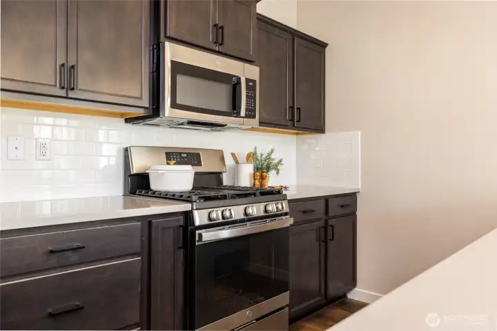 Gas range with micro hood and subway tile backsplash