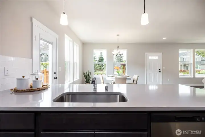 Nice peninsula with quartz counter and undermount s/s sink
