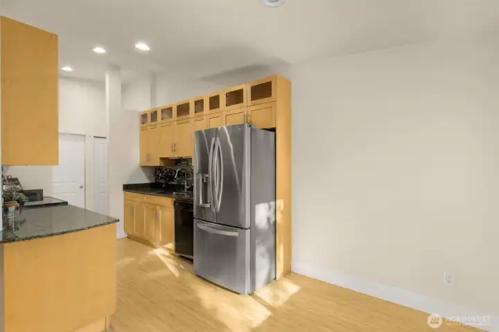 Convenient dining area off kitchen