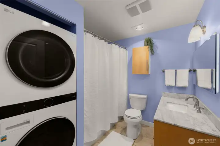 Newer in-unit LG washer/dryer