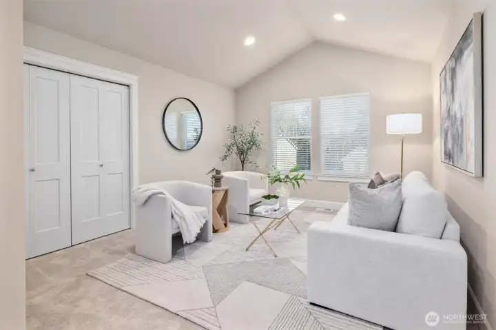 Upstairs loft with vaulted ceilings