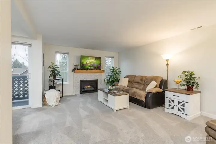 Spacious living room