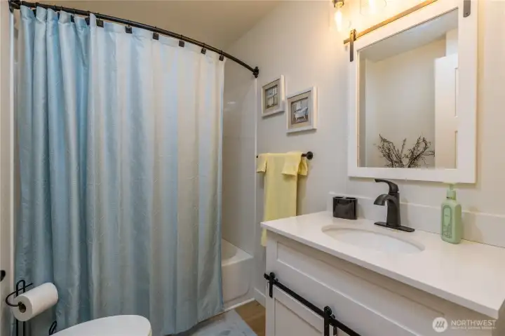 Full upstairs bathroom