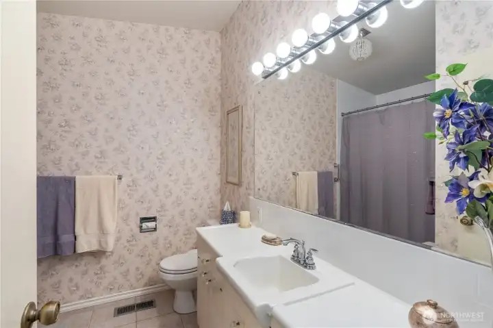 guest full bathroom