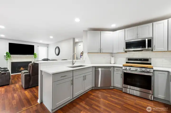 Updated Eat-in Kitchen