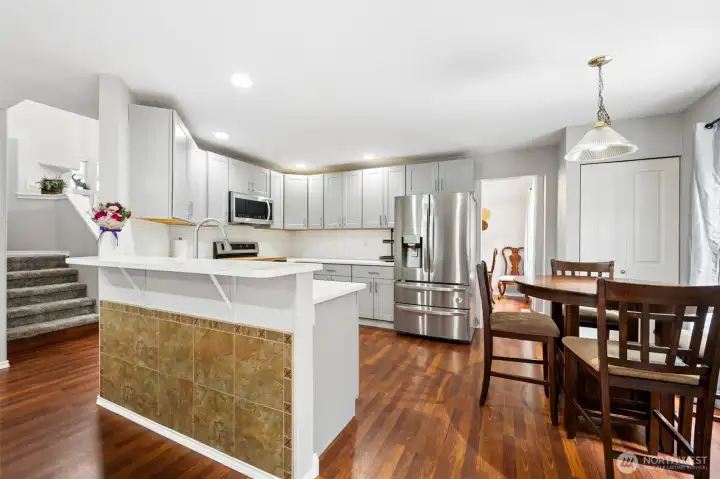 Updated Eat-in Kitchen