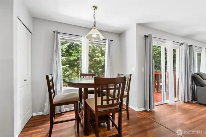 Eat-in Kitchen Dining Area