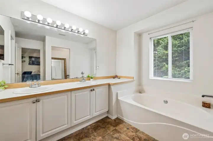 Primary 5-piece Bathroom