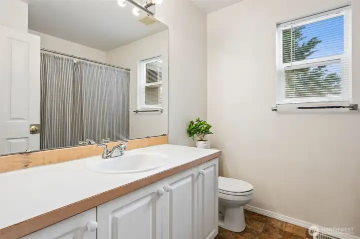 Upstairs Full Guest Bathroom