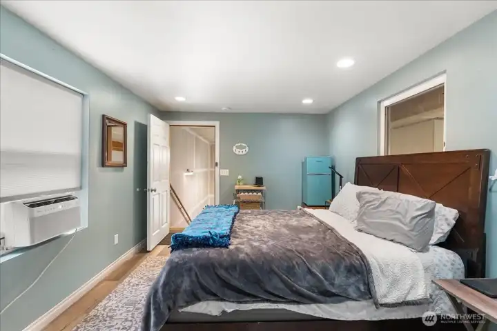 Garage bonus room with 3/4 bathroom.