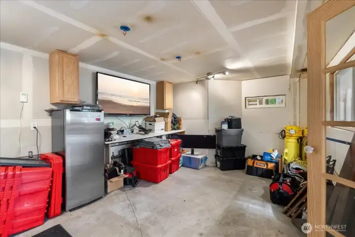 Work shop with washer, dryer, and sink.