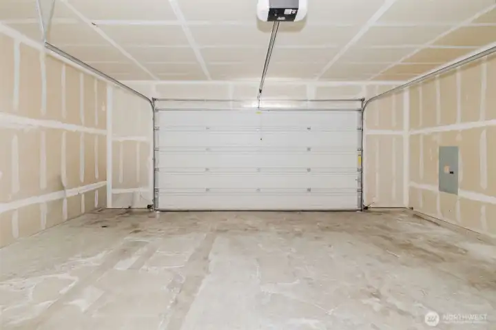 Spacious Garage with ramp Spacious Garage with ramp