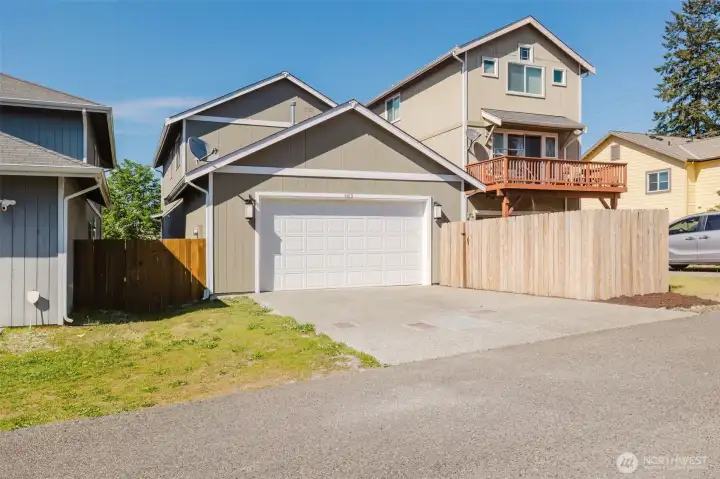 Garage and extra parking in alley