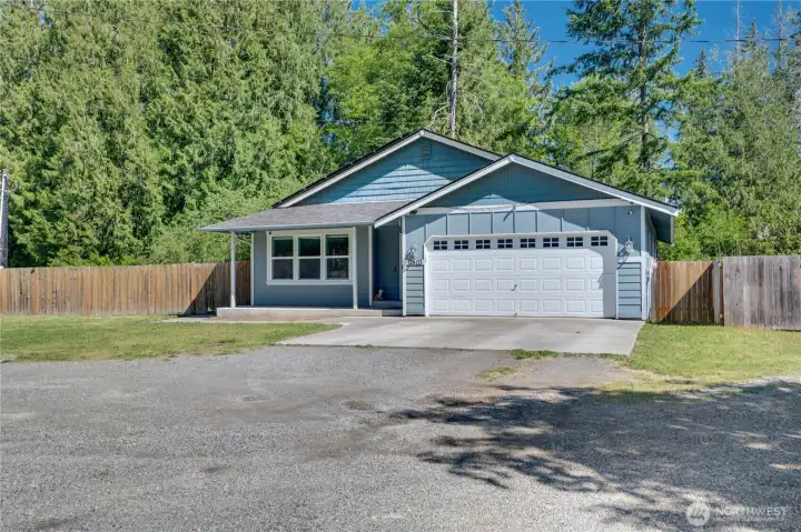 Easy rambler living in Puyallup with no HOA! Bright, inviting spaces and a convenient location close to everyday amenities