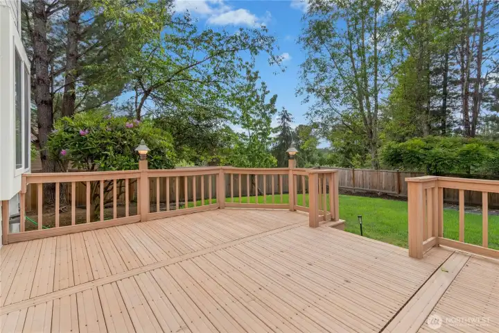 Beautiful indoor-outdoor flow for entertaining year-round