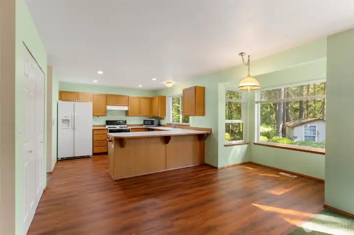 Wonderful informal eating space. Hang a bird feeder out that bay window and enjoy nature from the comfort of inside your home!