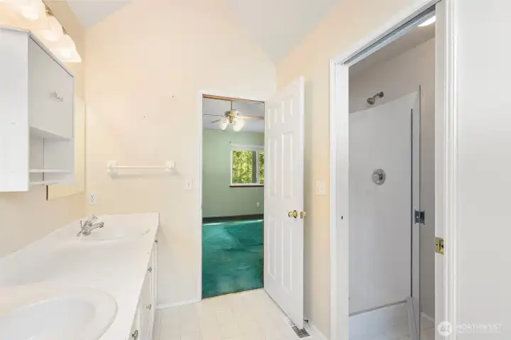 Separate area for the shower