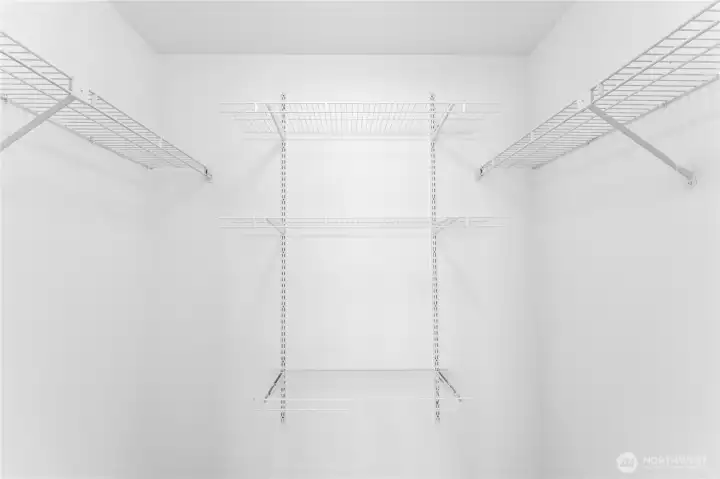Walk-in Closet Walk-in Closet
