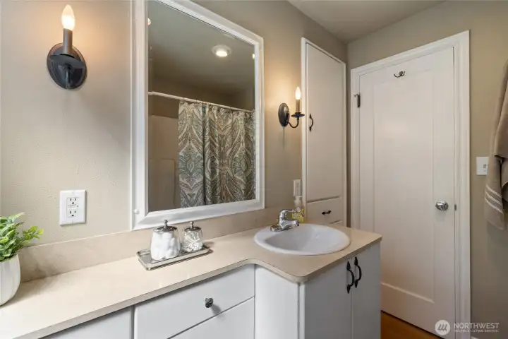 Full bathroom on the main floor