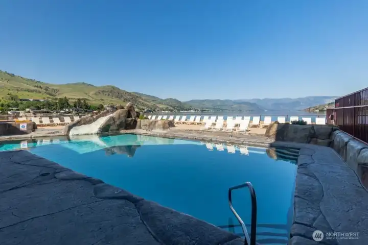 Grandview has a gorgeous pool, hot tub, snack bar, buoys for registered guests & is in a prime location in downtown Chelan! Grandview has a gorgeous pool, hot tub, snack bar, buoys for registered guests & is in a prime location in downtown Chelan!