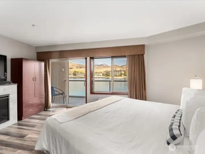 Comfortable King bed with view of the river. Comfortable King bed with view of the river.
