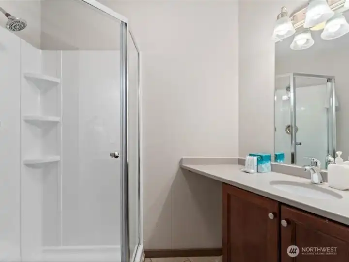Sparkling clean bath. Sparkling clean bath.