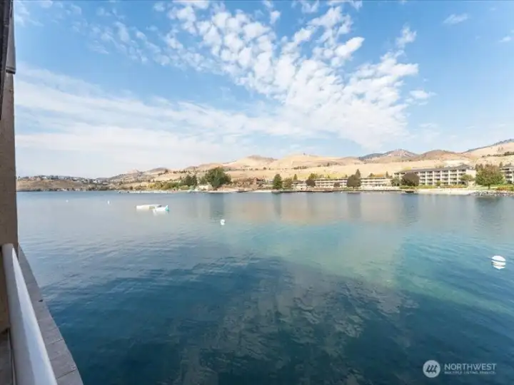 Stunning views of the crystal clear waters of Lake Chelan and spectacular Eastern Washington sunsets. Stunning views of the crystal clear waters of Lake Chelan and spectacular Eastern Washington sunsets.