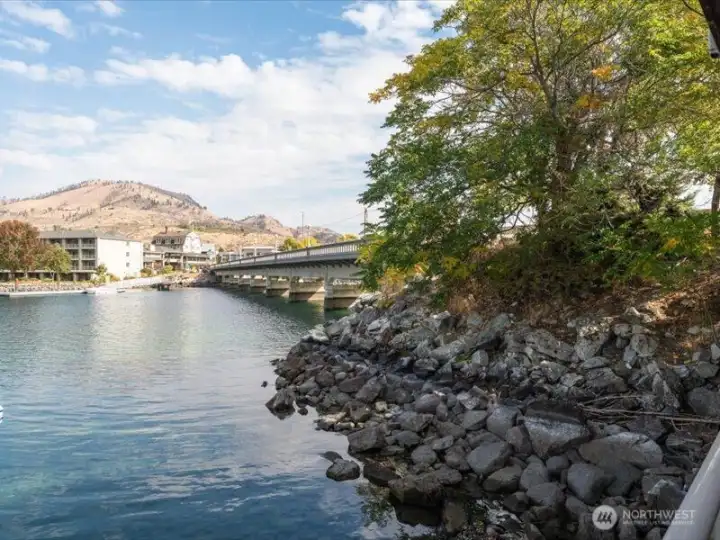 Come settle in, slow down, and experience Chelan from the water at Grandview on the Lake. Come settle in, slow down, and experience Chelan from the water at Grandview on the Lake.