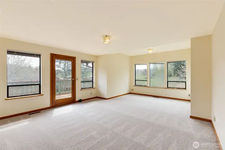 Large, bright primary bedroom