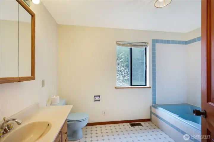 Full bath upstairs