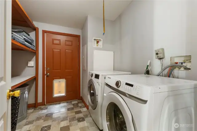Large laundry room.  Washer/Dryer stay