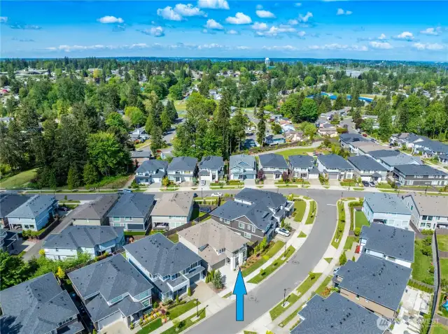 Excellent location with easy access to main thoroughfare. Plus only a 5 minute drive to grocery stores, restaurants, banks, the library, the gym...