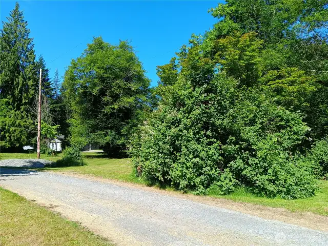 Dead end street, common area space to the right