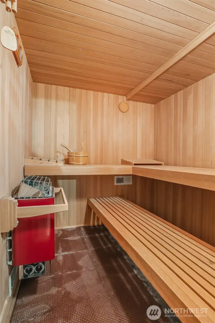 Wonderful sauna in the basement