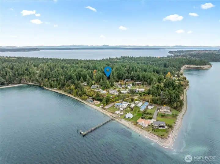 Public Beach Access (dock is adjacent and PRIVATE)