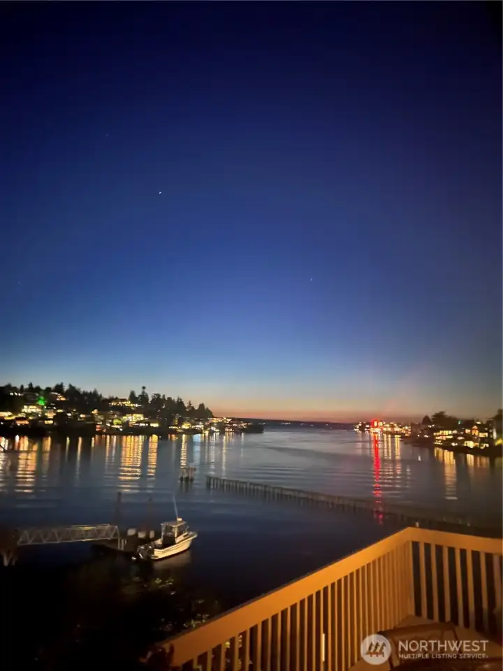 Enjoy every pretty moment at the Seattle waterfront.