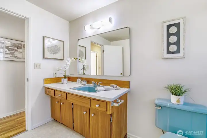 New mirror and refreshed cabinets
