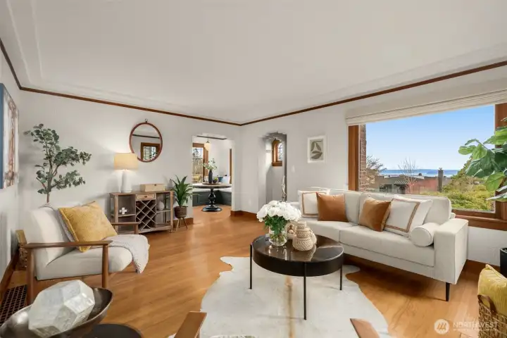 Spacious living room