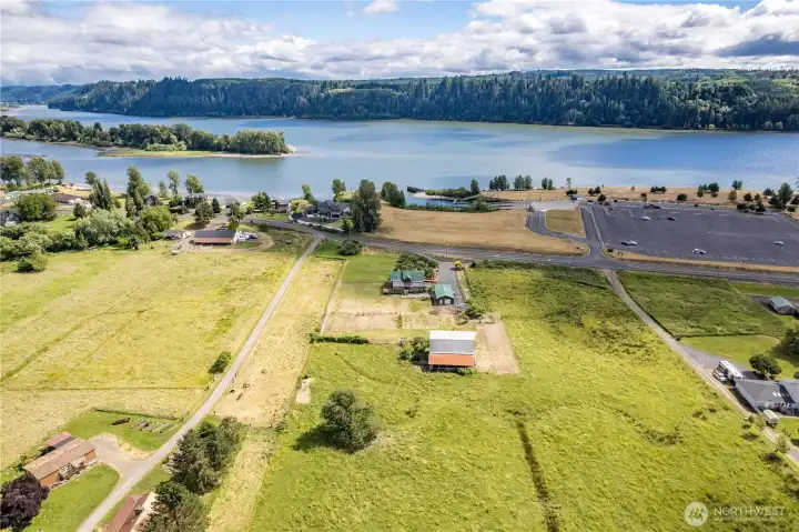 Columbia River and Willow Grove Boat launch across the road