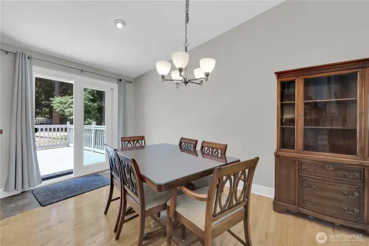 Dinning room before “Virtually Staged.”
