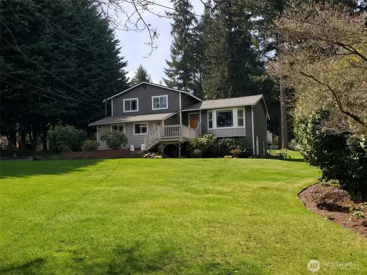 Another angle of the front yard highlighting the home’s curb appeal and usable outdoor space.